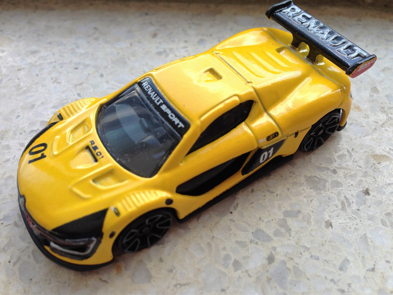 Illustration for article titled French Friday: Black and Yellow Renault